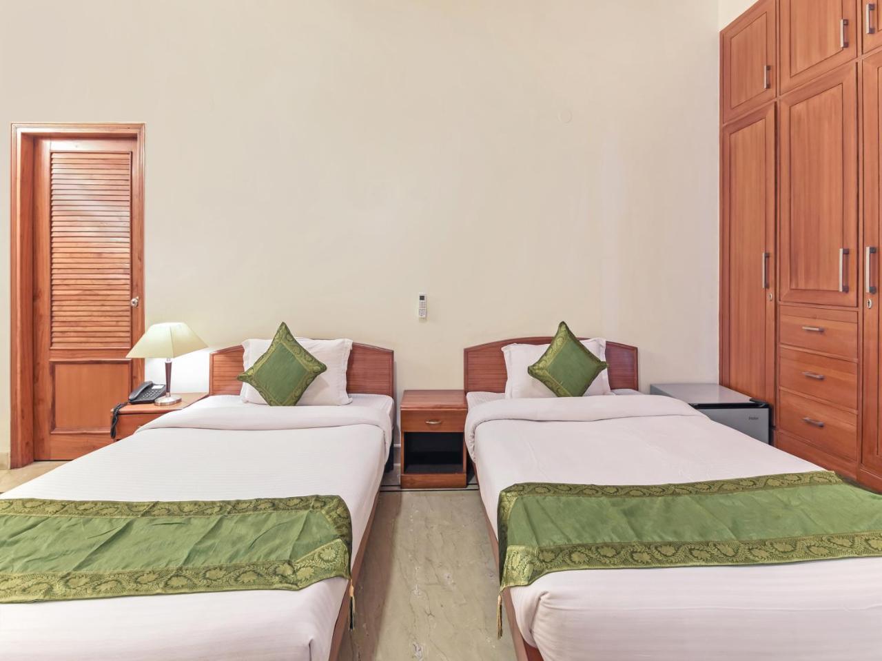 Treebo Trip The Nest Corporate Hotel Greater Noida Exterior photo