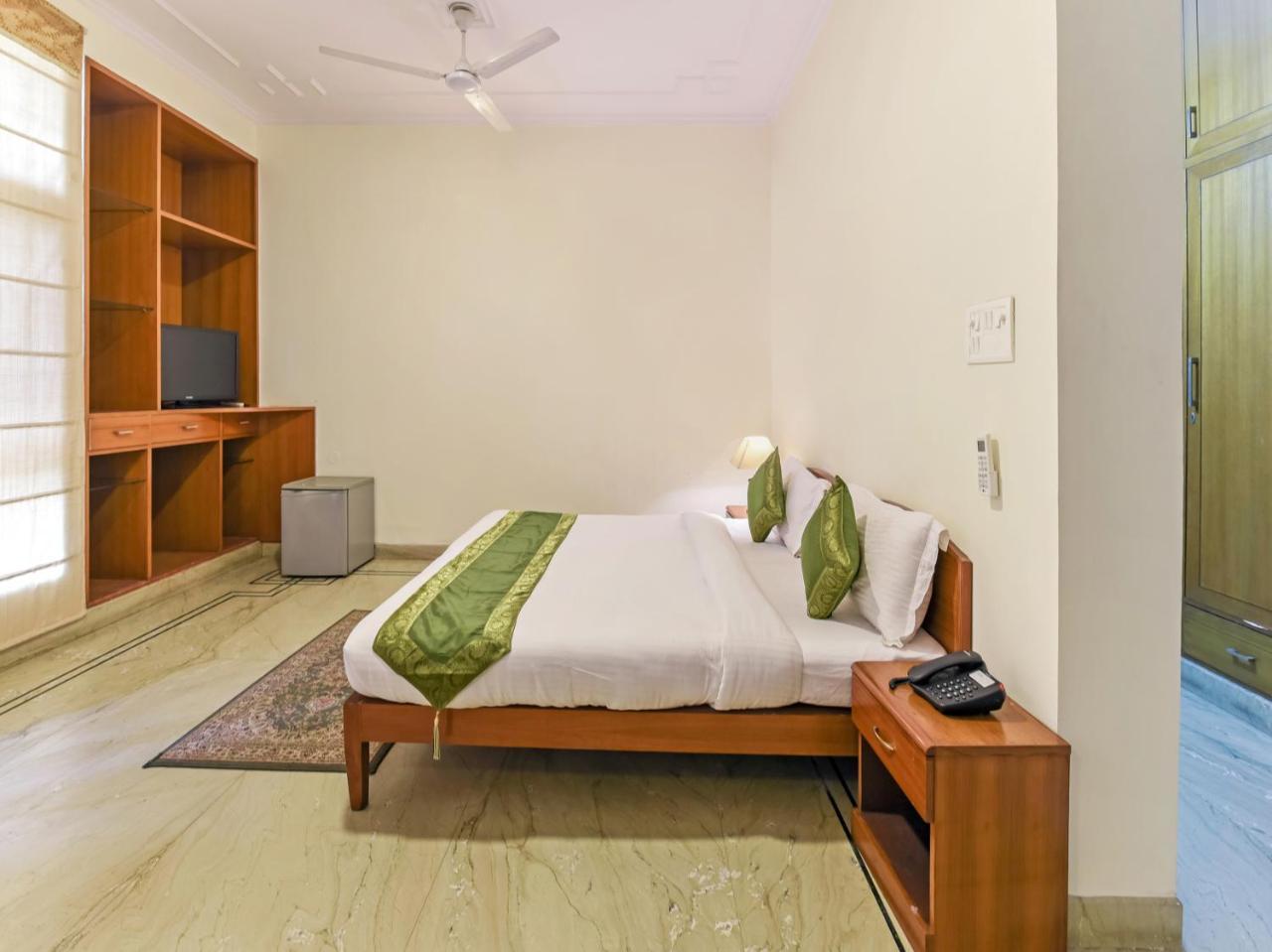 Treebo Trip The Nest Corporate Hotel Greater Noida Exterior photo