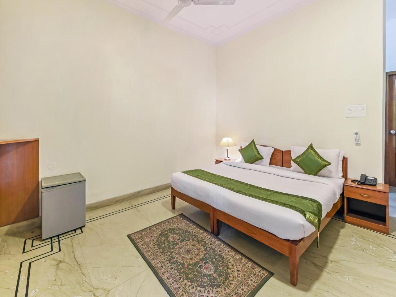 Treebo Trip The Nest Corporate Hotel Greater Noida Exterior photo