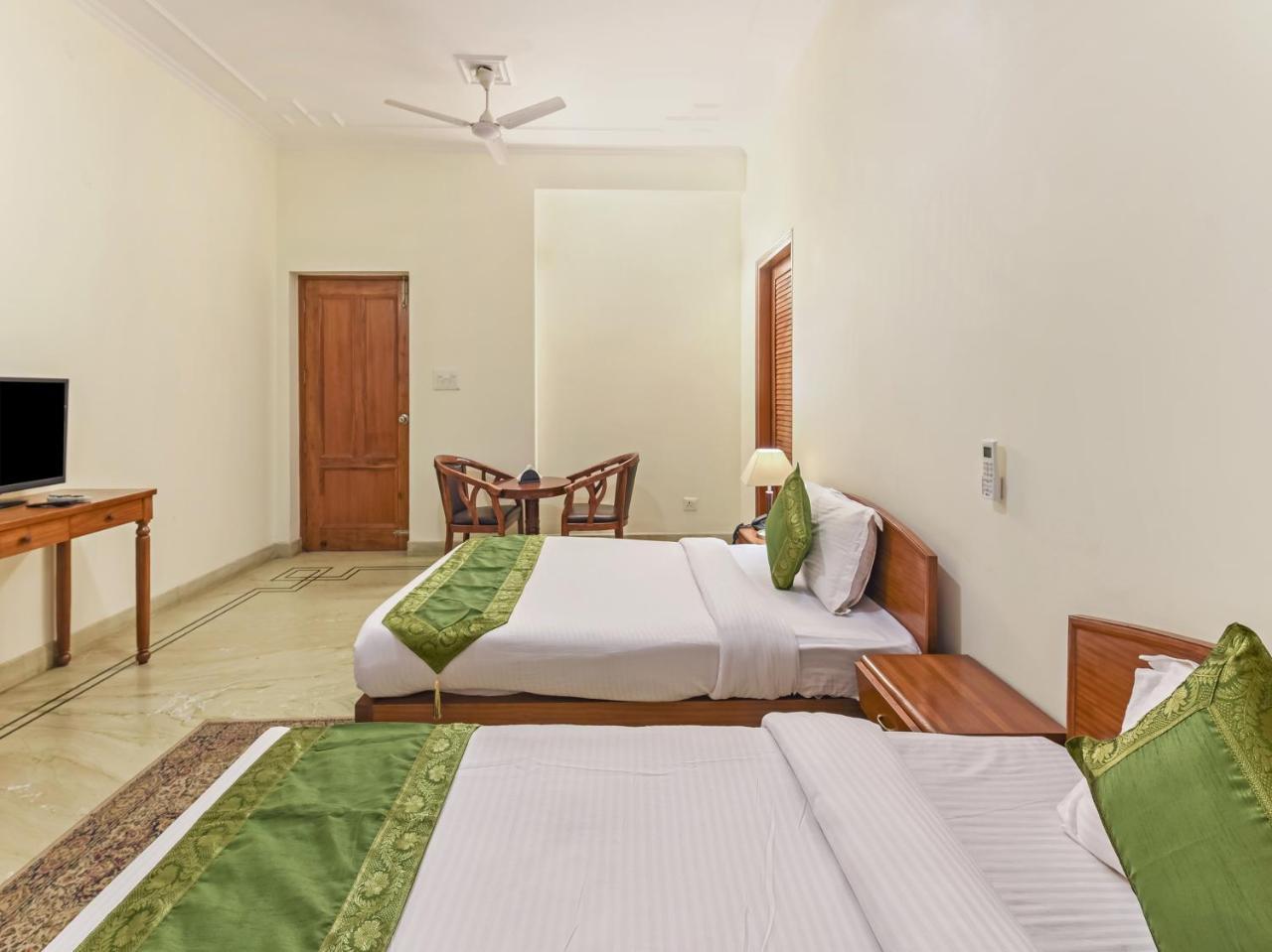 Treebo Trip The Nest Corporate Hotel Greater Noida Exterior photo